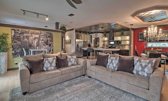 Bouldin Appartement | Luxury Apartment: Walk to Bus + 1 Mi to Downtown!