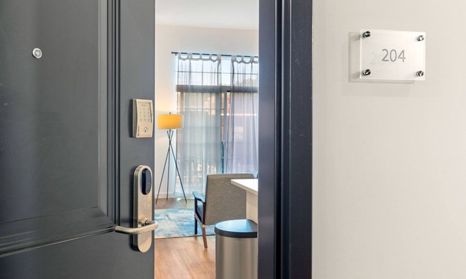 Central Northside Appartement | Luxury Apartment With Balcony Near Stadiums and Downtown