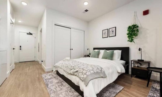 East Liberty Appartement | Luxury Apt+Gym+ Ev Parking+Near Pitt UNI UPMC