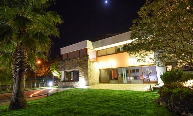 Zizur Mayor Villa | Luxe, art, design, lumière et confort