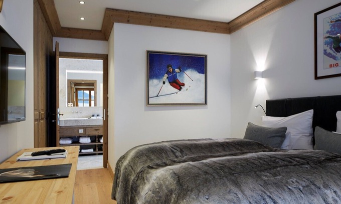 St. Christoph Chalet De Ski | Luxury ski-in-out apartment with amazing views linked to exclusive 5-star hotel