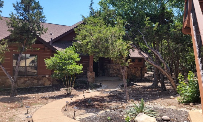 Leander Cabine | Luxury Awaits @ Wooded Bliss Cabin of Lake Travis + Cozy Casita!