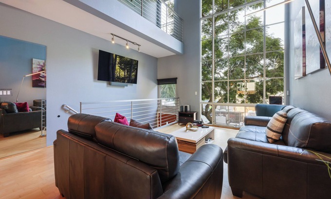 Harborview Maison | Luxury-award winning loft Townhouse, top location