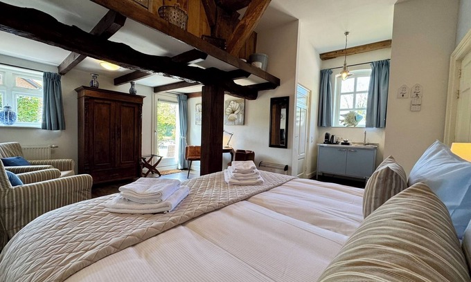 Wilsum Lit Et Petit-Déjeuner | Luxury B&B room at Hofstede de rieke Smit - room 1