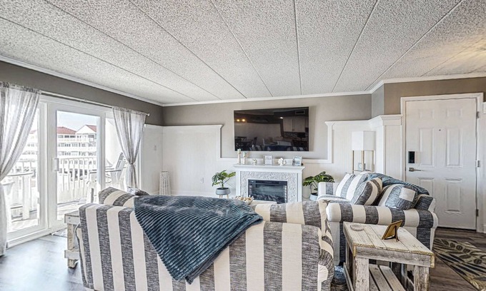 Ocean City Copropriété | Luxury - bay view condo with balcony, pool, W/D, AC & a short walk to the beach