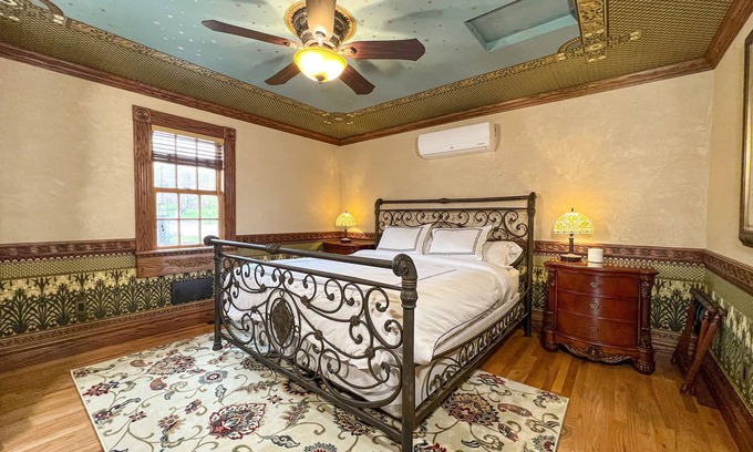 Bayfield Appartement | Luxury Bayfield Apartment with Deck, View of Lake Superior & California King Bed