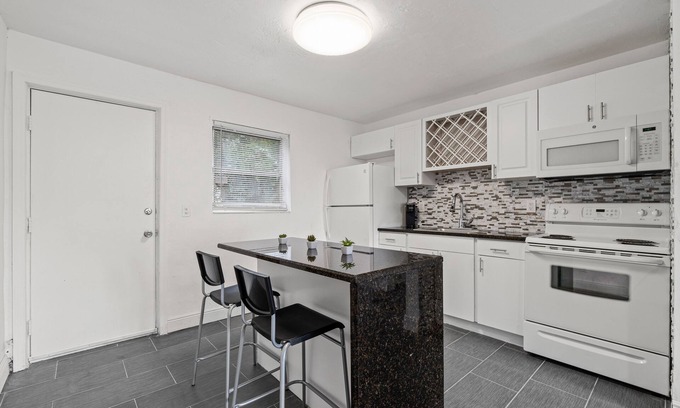 Palm Beach - West Palm Beach Maison | Luxury Beach Condo Getaway with fast Wifi