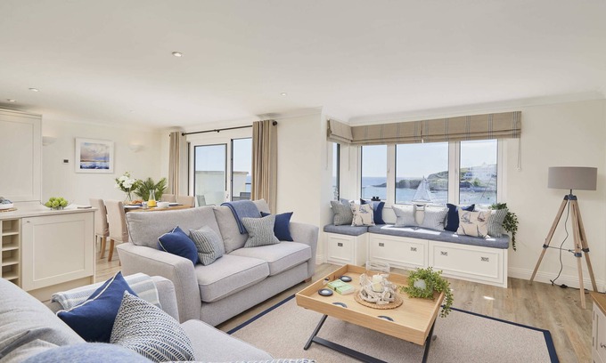 Bigbury-on-Sea Appartement | Luxury Beach Front Apartment, Bigbury-on-Sea, Views of Burgh Island