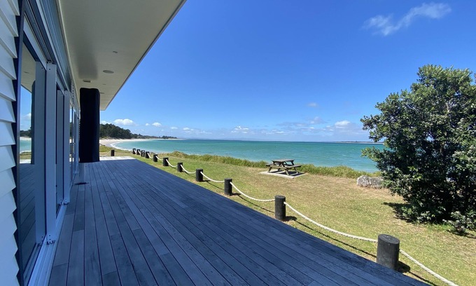 Rangiputa Maison | Luxury Beachfront Bach for the Whole Family