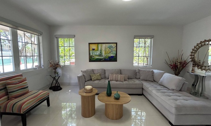 Pompano Beach Maison | Luxury Beach Townhouse steps from the Beach!