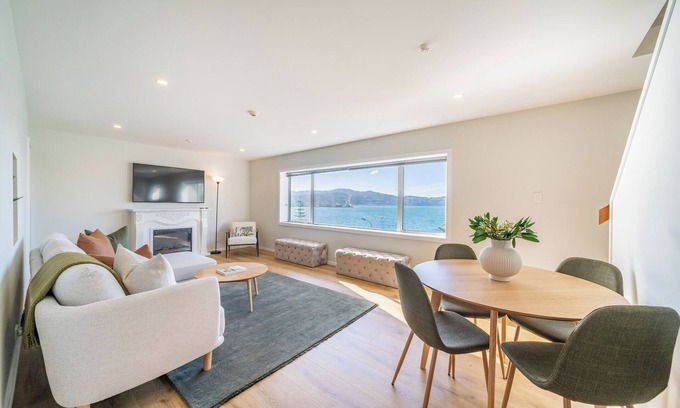 Wellington Appartement | Luxury Beachfront apartment. Minute's walk from Wellington CBD