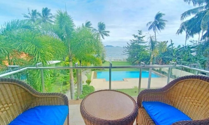 Zamboanguita Appartement | Luxury Beachfront Apartment by Green Turtle Residences