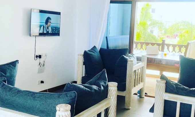 Mombasa Appartement | luxury beachfront is directly on white sandy beach giving fresh air