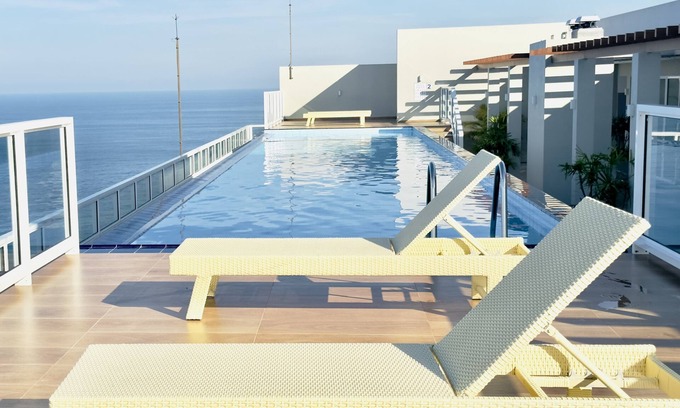 Hendala Copropriété | Luxury beachfront condo with infinity pool near Colombo