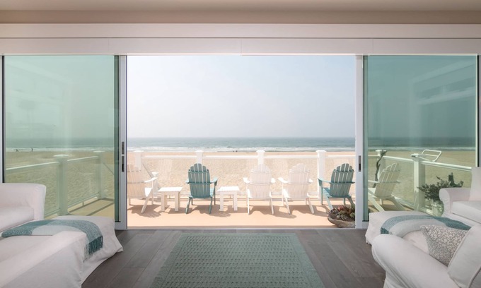 Oxnard Shores Maison | Luxury Beachfront Oasis w/ Channel Island Views