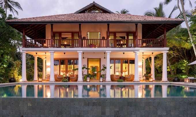 Pelena Villa | front de mer de luxe pvt Villa 4 BR au complet Piscine à débordement 8-12 pax