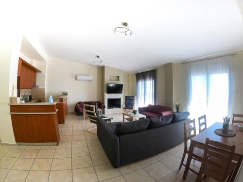 Nees Pagases Maison | Luxury Beachfront Suite