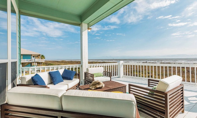 Port Bolivar Maison | Luxury | Beachfront | Large Deck | Group Ready
