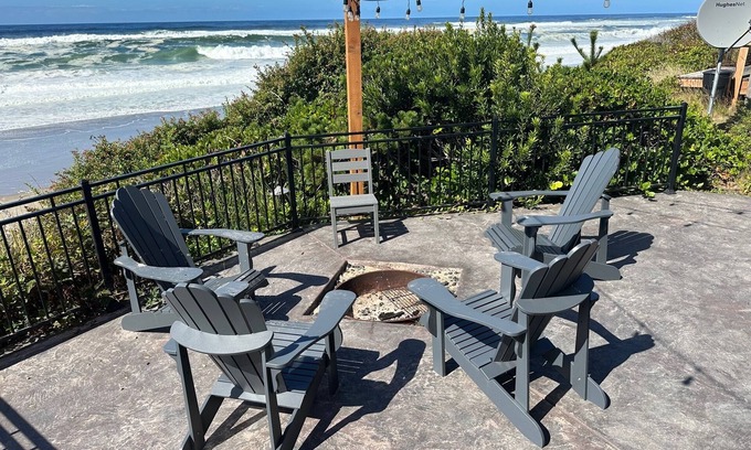 Gleneden Beach Appartement | Luxury beachfront property with amazing views, hot tub and steps to the beach.