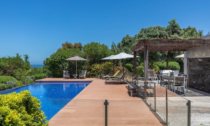 Colares Appartement | Luxury Beachfront Villa