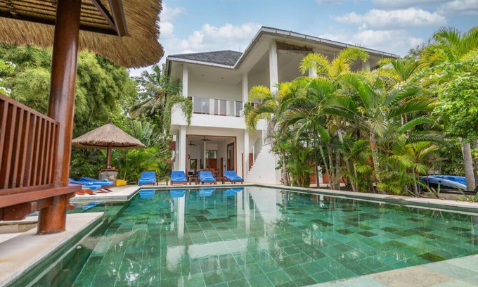 Melaya Villa | Ressentez la magie de Bali dans une villa de luxe en bord de mer