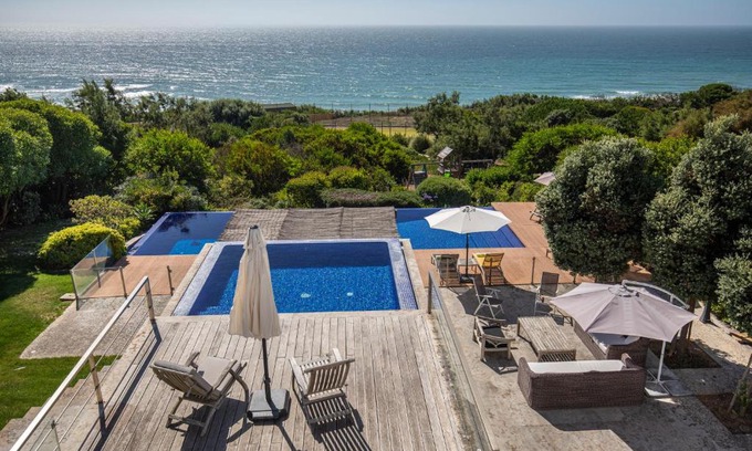 Colares Appartement | Luxury Beachfront Villa