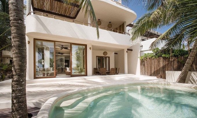 Zona Hotelera Maison | 5BR Beachfront Zorba Villa - Spacieuse villa en bord de mer directement sur la plage de Tulum!