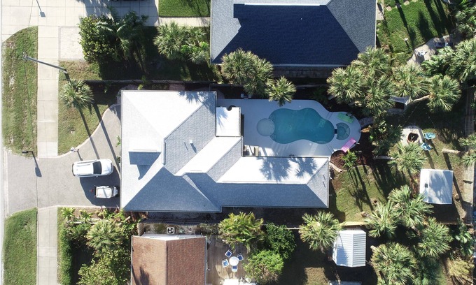 New Smyrna Beach Maison | Luxury Beachside Home w\private heated pool/spa Bikers welcome!
