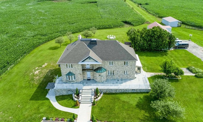Halton Hills Maison | Luxe / Belle maison de 4 chambres à coucher dans 100 acres (magnifiquement entretenu et entretenu)