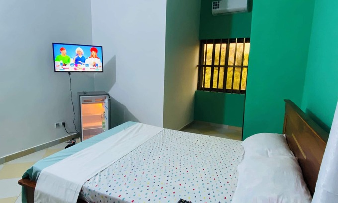 Abomey-Calavi Villa | Résidence à chambre d’hôte luxueux, Wifi, Calme , discret dans une zone sécurisé
