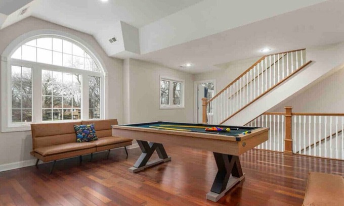Fox Valley Maison | Luxury Bliss: Opulent 5BR/3.5BA Delightful Escape
