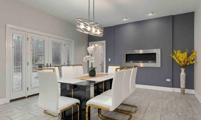Fox Valley Maison | Luxury Bliss: Opulent 5BR/3.5BA Delightful Escape