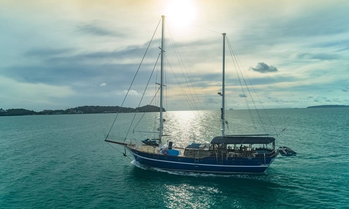 Rawai Location De Bateaux | Luxury Boat Floating Hotel!