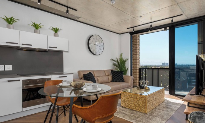 Flora Park Appartement | Luxury Century City Apartment | Lagoon Views