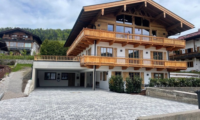 Entfelden Chalet De Ski | Luxury Chalet in the Alps