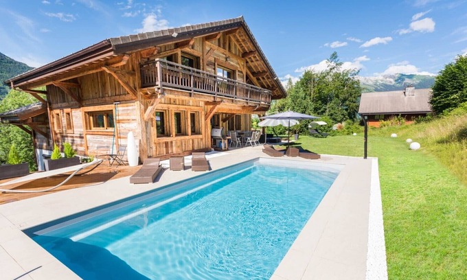 Morillon Chalet De Ski | Luxury chalet with swimming pool in a private setting, 400 m from the Cablecar.