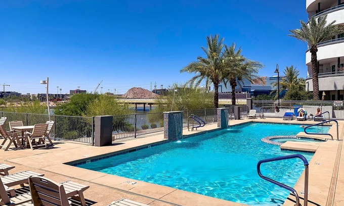 Tempe Copropriété | Luxury Charming 2-bedroom condo in Tempe Town Lake , pool, gym, car garage WiFi