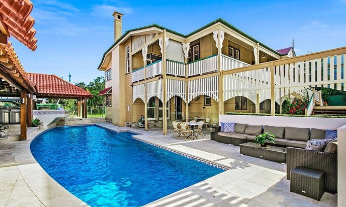 Wellers Hill Maison | Luxury City Escape - City Views+Pool+Spa+Tennis