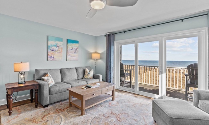 North Carolina Coast Copropriété | Luxe Condo-Front Row Oceanfront-Complete Remodel avec un thème contemporain
