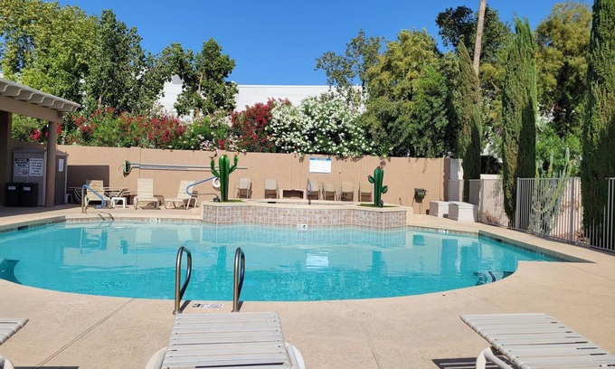 East Mesa Copropriété | Luxury condo on golf course 2/2.5 utilities included up to $200