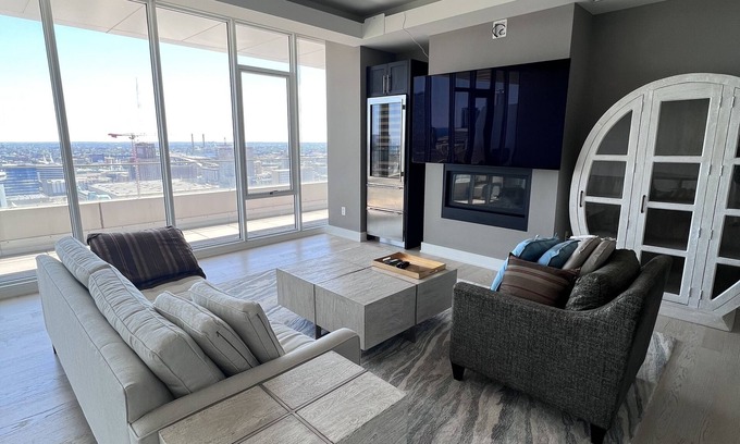 Westown Copropriété | Luxury condo with best city view in town. Deer District, walk to Fiserv Forum.
