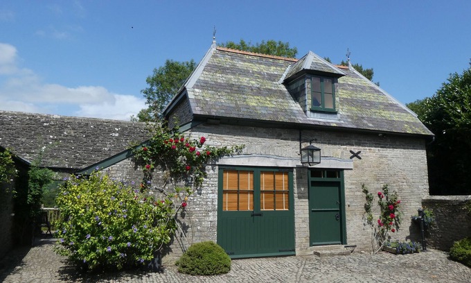Kinnerton Cabine | Luxury converted Coach House; stunning views in rural location