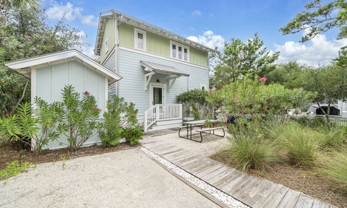 Sunnyside Maison | Luxury Cottage in Carillon Beach. A min walk to the beach!