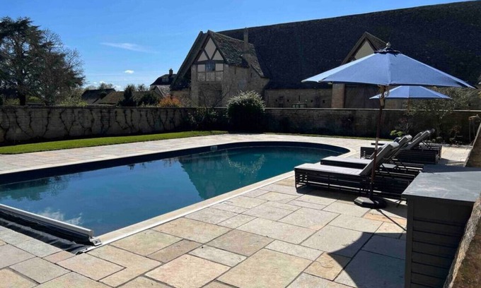 Northway Maison | Luxury Cottage with Heated Pool