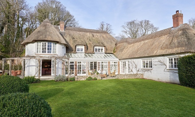 Wareham Maison | Luxury Country Cottage with private grounds and swimming pool