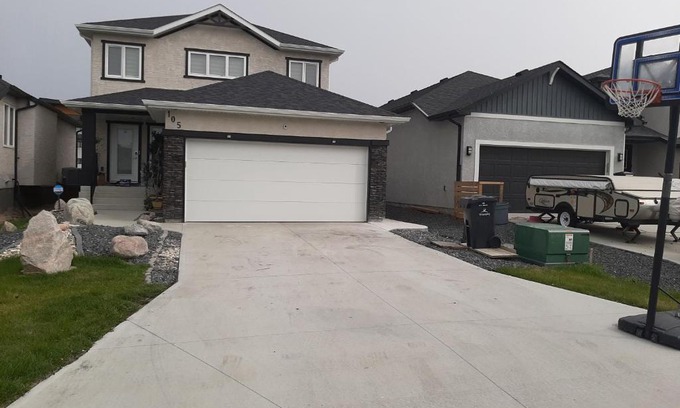 Winnipeg Maison | Luxury, cozy, comfortable home away from home