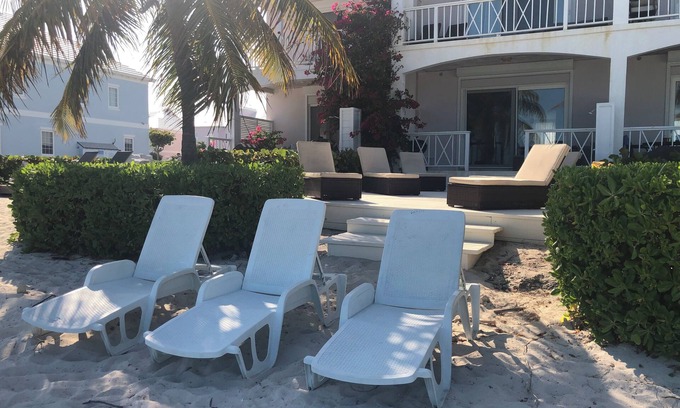 Nassau Maison | LUXURY DESIGN COZY BEACH HOUSE FULLY RENOVATED 5 Stars L