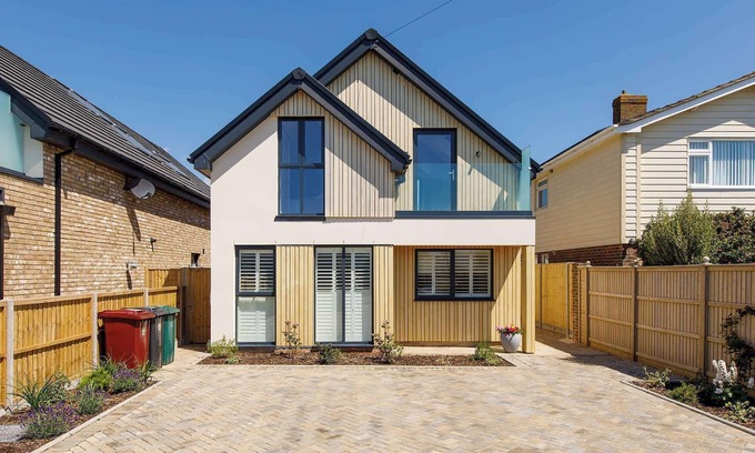 East Wittering Maison | Luxury designer coastal home for 10 with hot tub