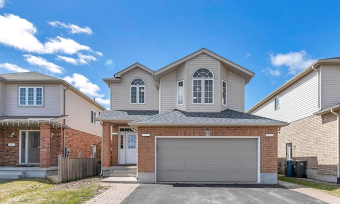 Guelph Maison | Luxury Detached 4 Bedroom House