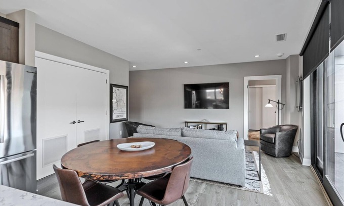 East End - Valley Street Copropriété | Luxury Downtown Condo with Views!